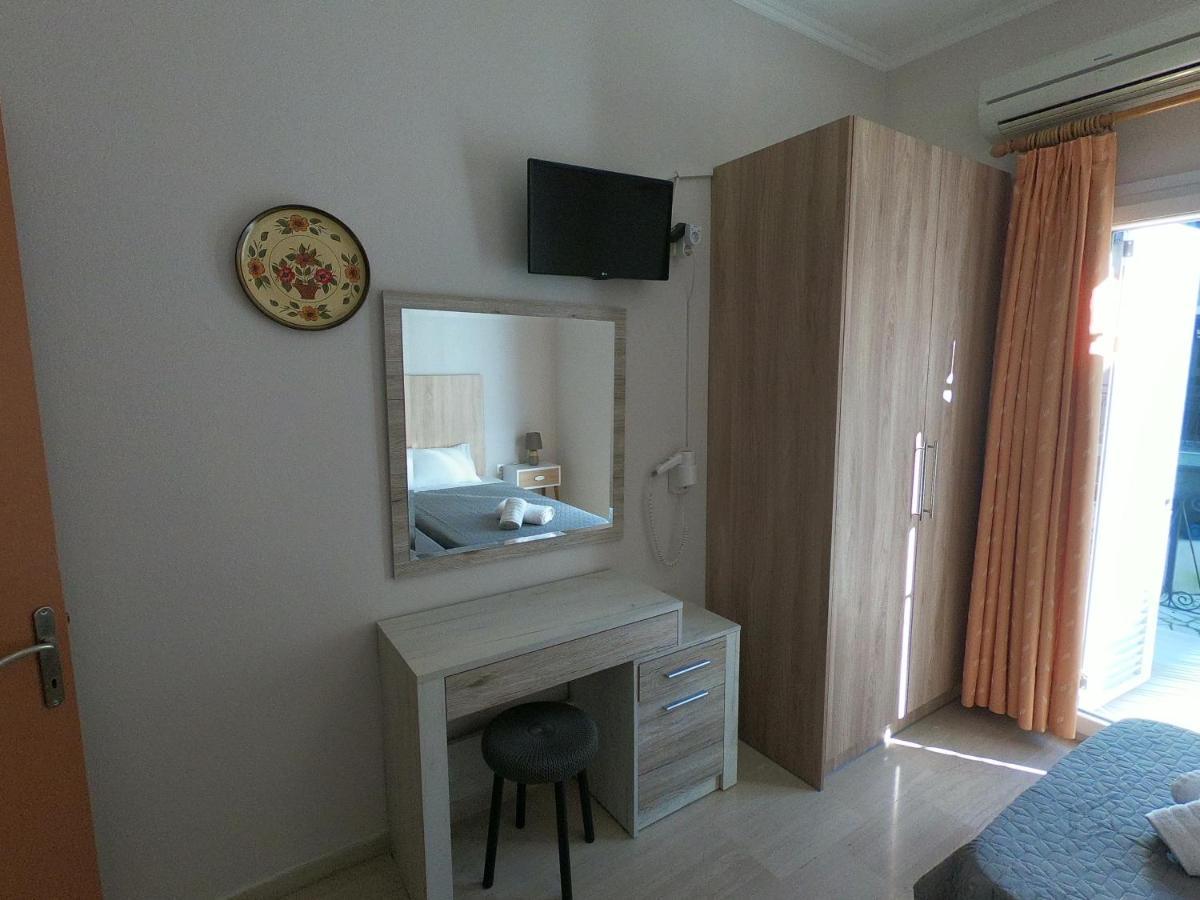 Dionisos Apts By Estia 3*